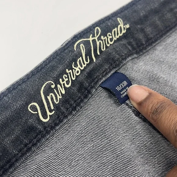 Universal Thread High Rise Distressed Crop Jeans - Picture 9 of 9